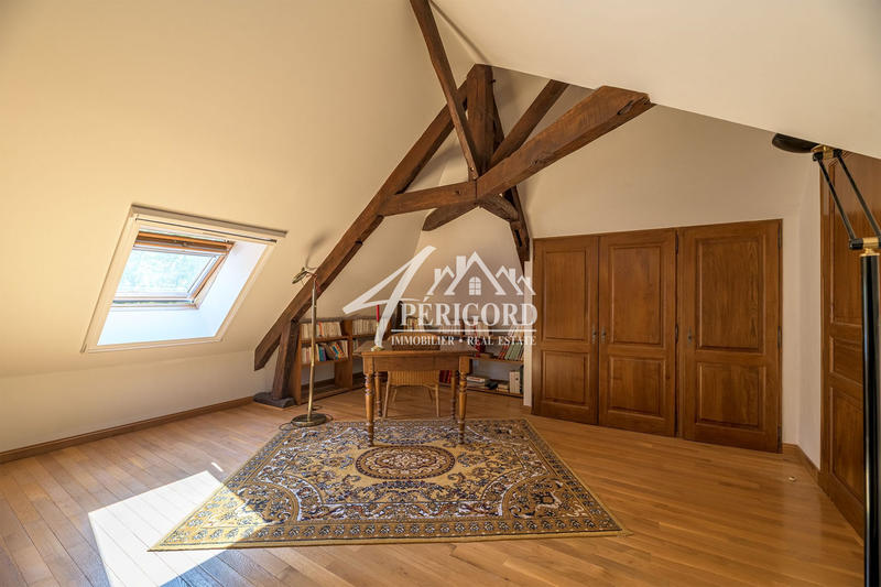 Maison - 227 m² - 14 pièces