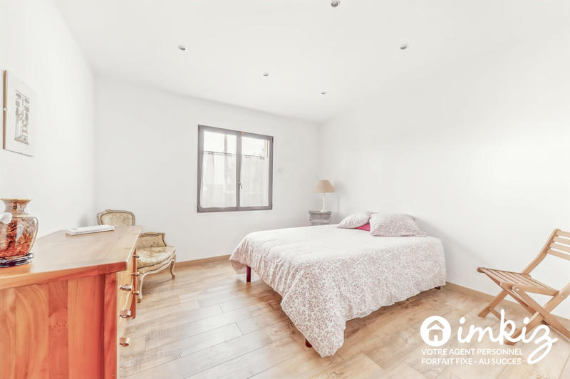 Maison - 235 m² - 7 pièces