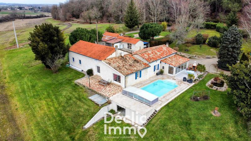 Maison - 250 m² - 10 pièces