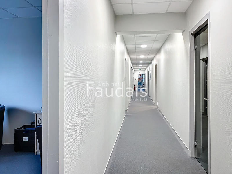 Bureau - 570 m²