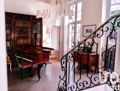 Maison - 325 m² - 10 pièces