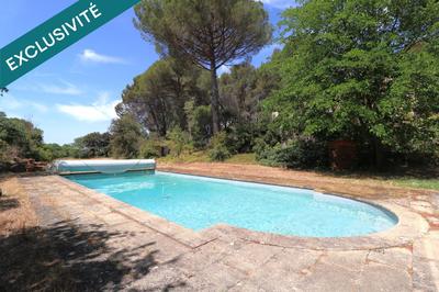 Maison - 220 m² - 10 pièces