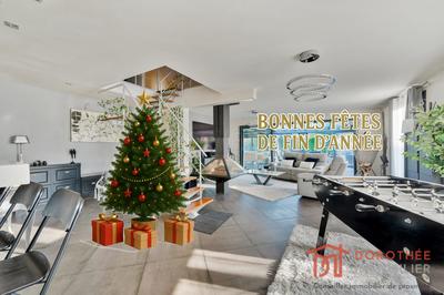 Maison - 212 m² - 8 pièces