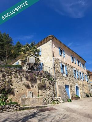 Maison - 265 m² - 8 pièces