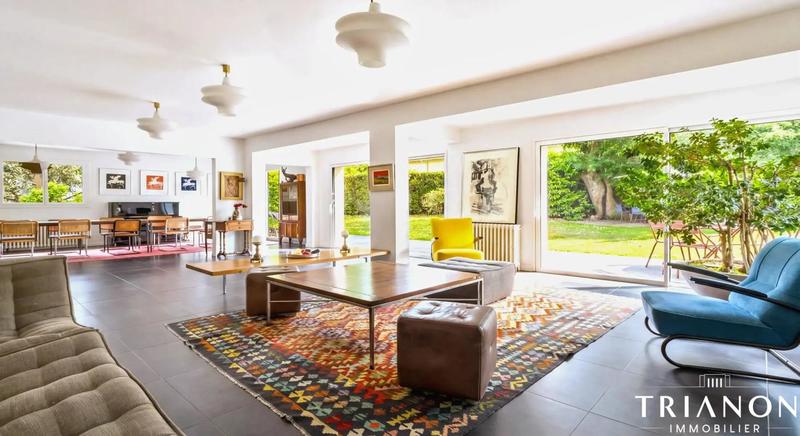 Maison - 307 m² - 10 pièces