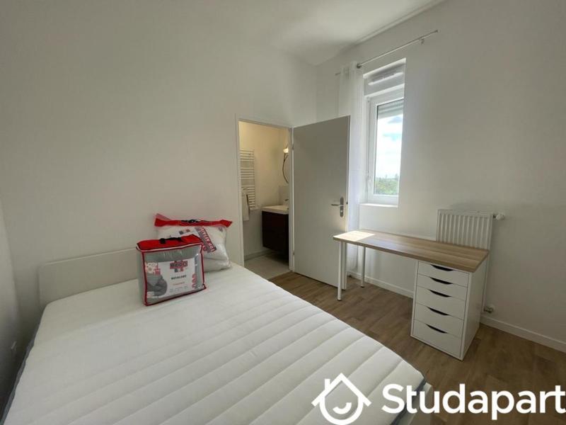 Chambre - 11 m² - 1 pièce