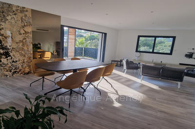 Demeure - 195 m² - 5 pièces