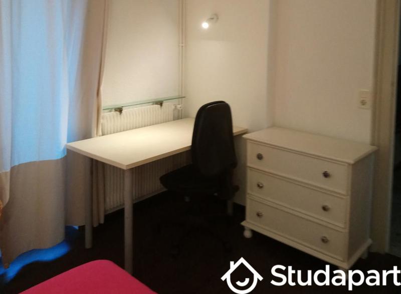 Chambre - 11 m² - 1 pièce
