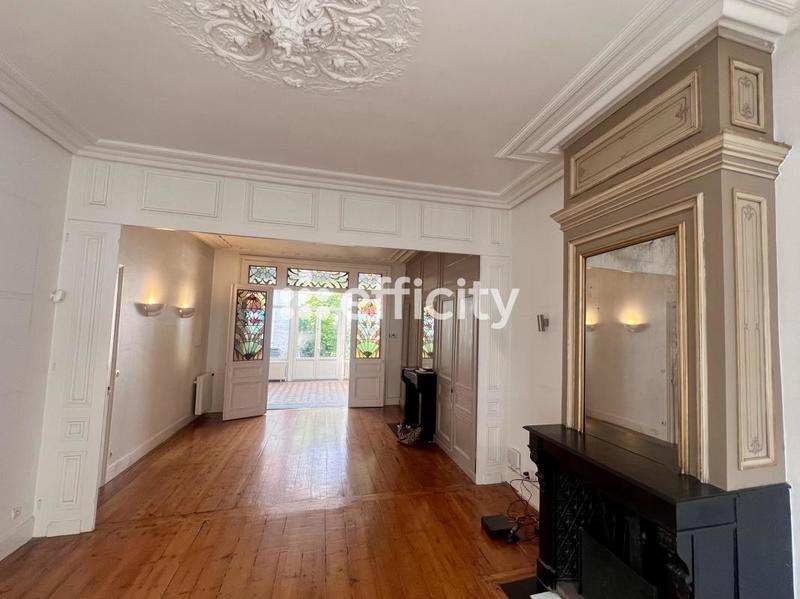 Maison - 205 m² - 7 pièces