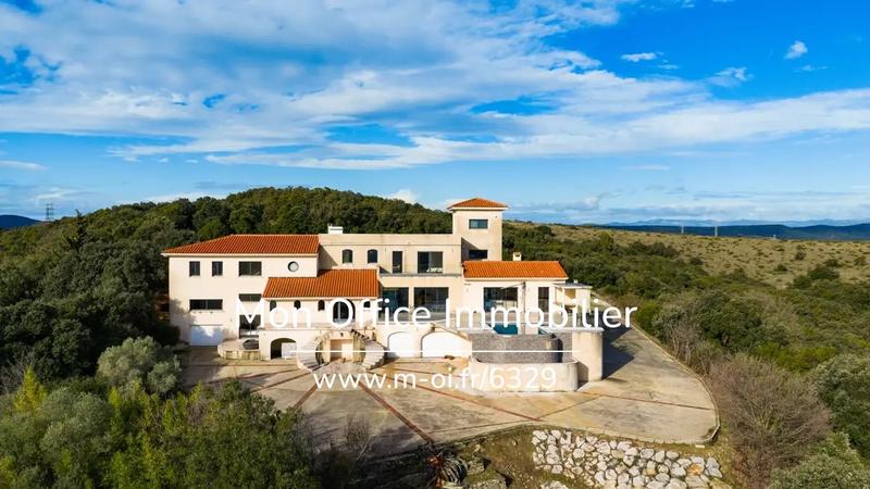 Propriété - 980 m² - 10 pièces