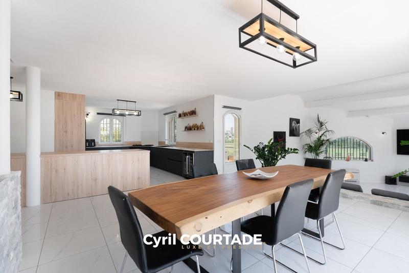 Villa - 245 m² - 7 pièces