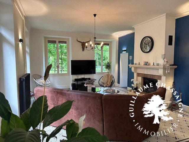 Maison traditionnelle - 220 m² - 7 pièces