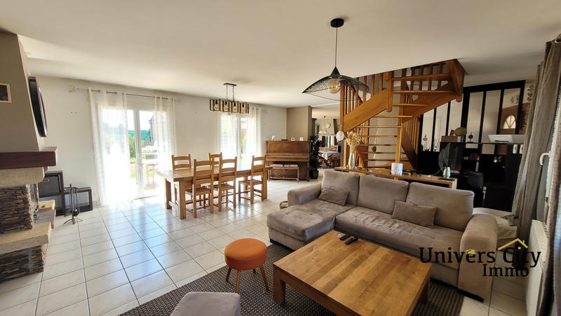 Maison traditionnelle - 160 m² - 6 pièces