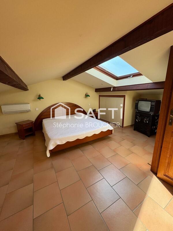 Maison - 226 m² - 8 pièces