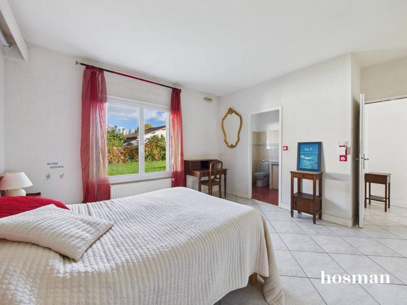 Maison - 210 m² - 5 pièces