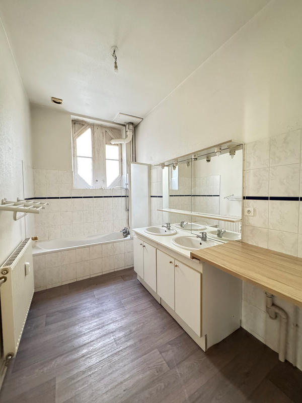 Appartement - 140 m² - 6 pièces