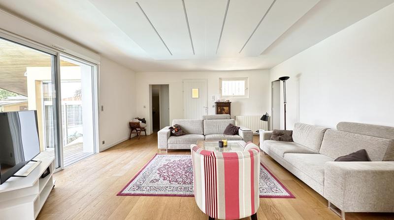 Maison - 221 m² - 7 pièces