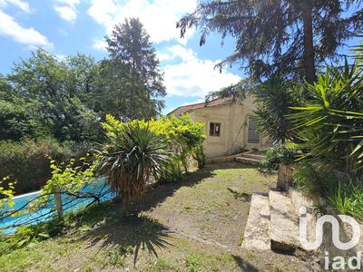 Maison - 250 m² - 9 pièces