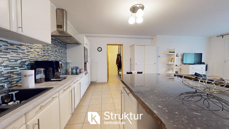 Maison - 247 m² - 7 pièces