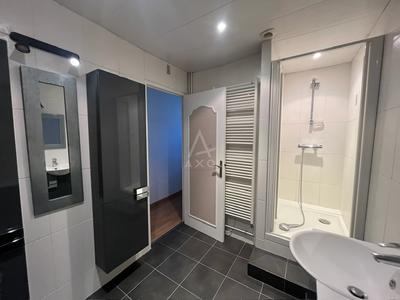 Maison - 250 m² - 8 pièces