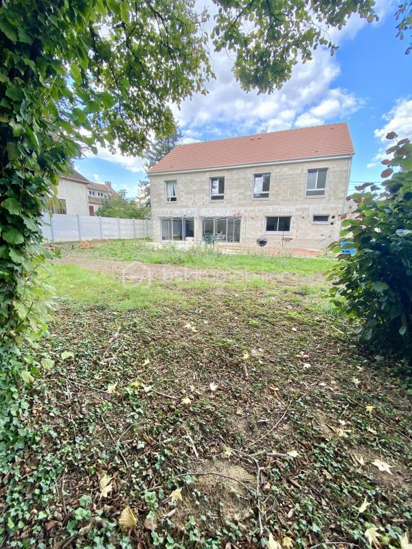 Maison - 233 m² - 7 pièces