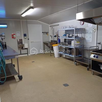 Bureau - 95 m² - 4 pièces