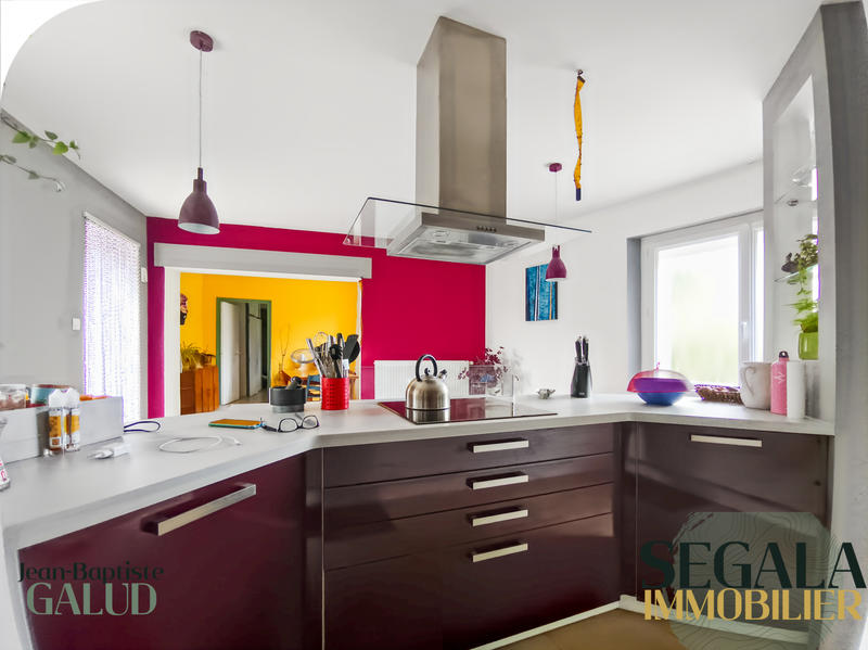 Maison - 230 m² - 6 pièces