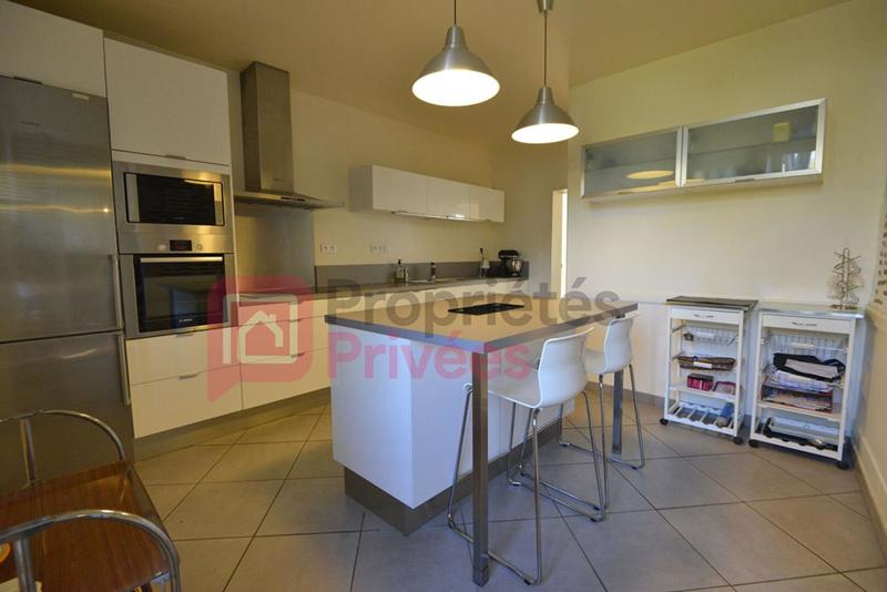 Maison - 180 m² - 9 pièces