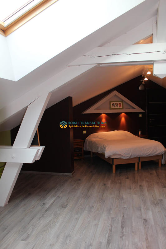 Maison - 327 m² - 9 pièces