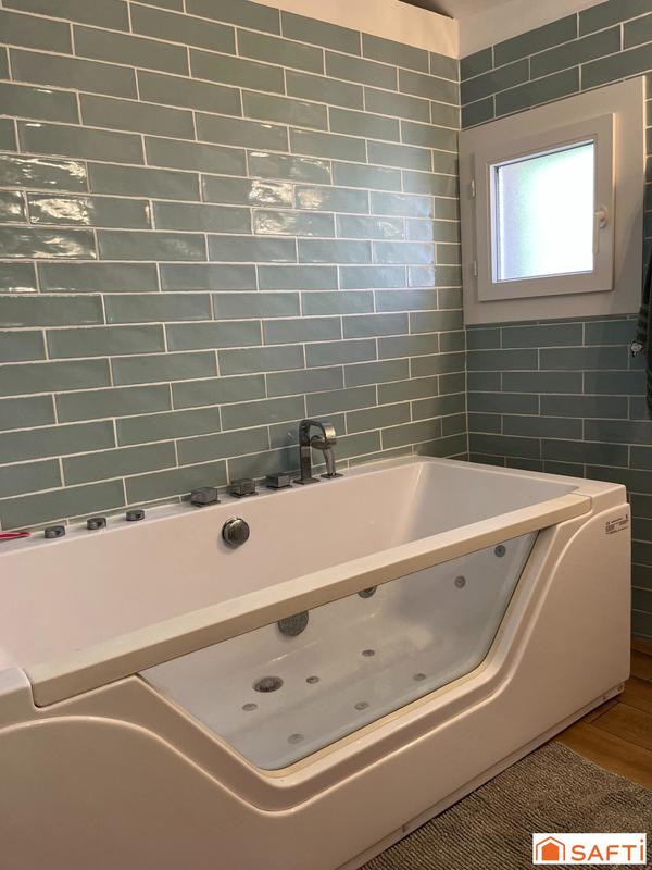 Maison - 180 m² - 6 pièces