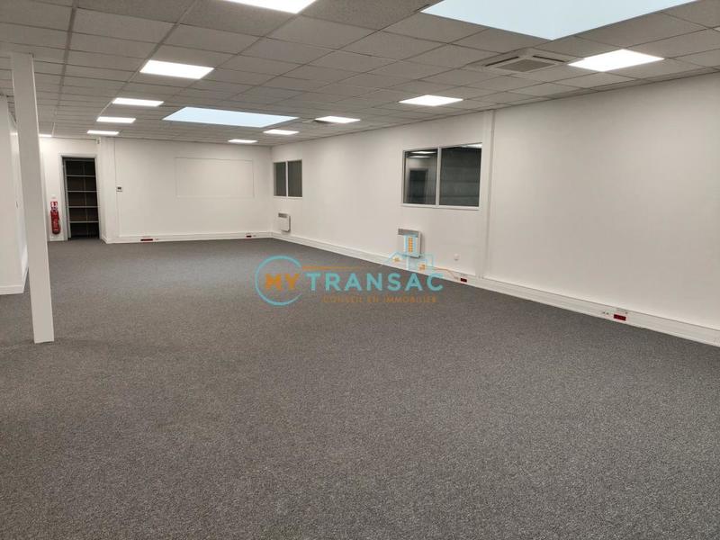 Entrepôt - 2 899 m²