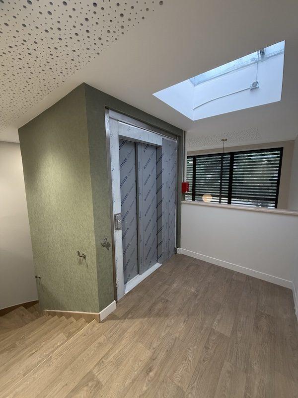 Local commercial - 630 m² - 4 pièces