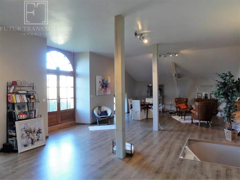 Propriété - 300 m² - 10 pièces