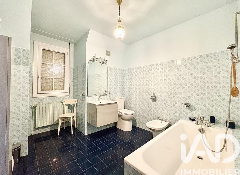 Maison - 216 m² - 10 pièces