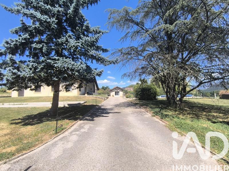 Maison - 180 m² - 8 pièces