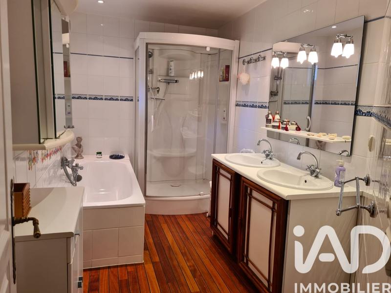 Maison - 323 m² - 8 pièces