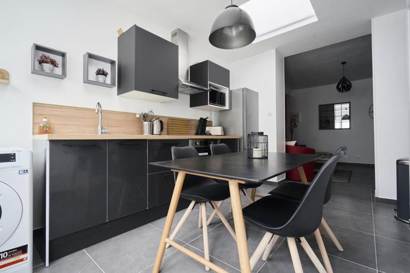 Maison - 90 m² - 5 pièces