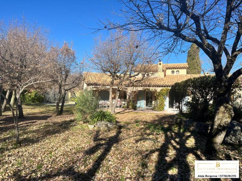 Maison traditionnelle - 157 m² - 6 pièces