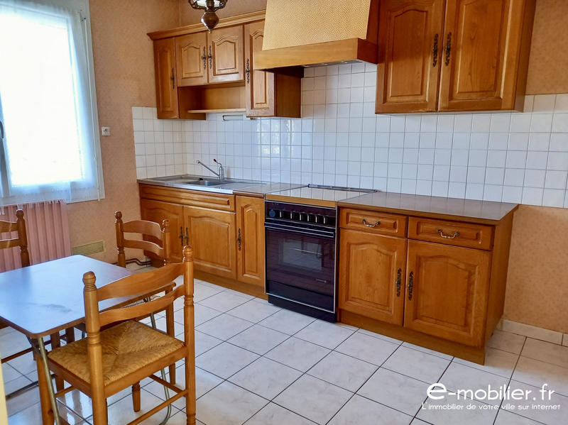 Maison traditionnelle - 90 m² - 4 pièces