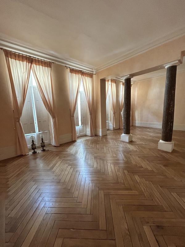 Appartement - 116 m² - 2 pièces