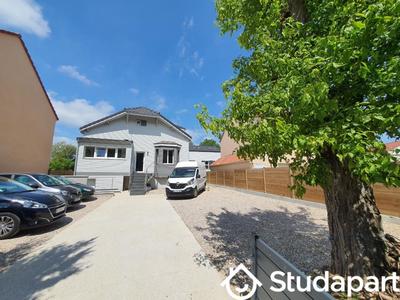 Chambre - 11 m² - 1 pièce