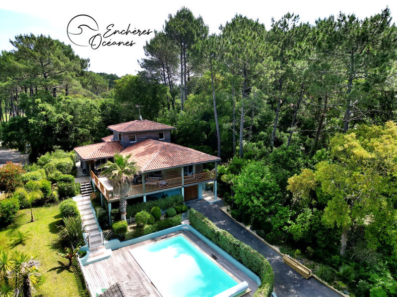 Maison - 230 m² - 6 pièces