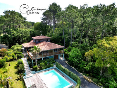 Maison - 230 m² - 6 pièces