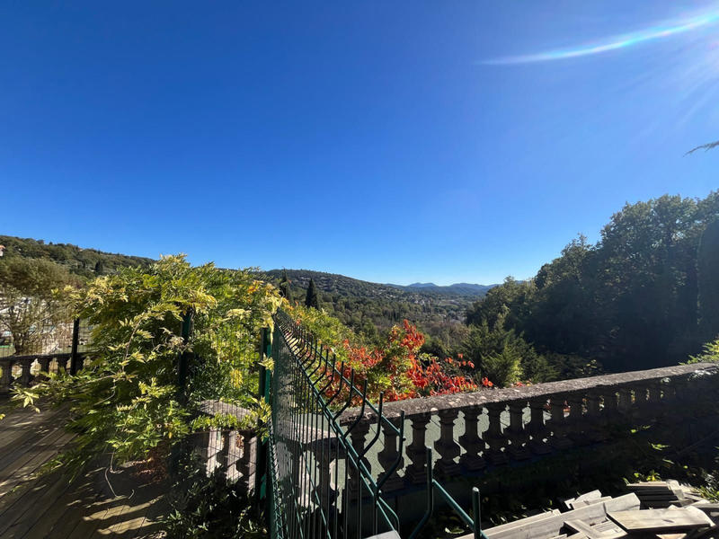 Maison - 240 m² - 9 pièces