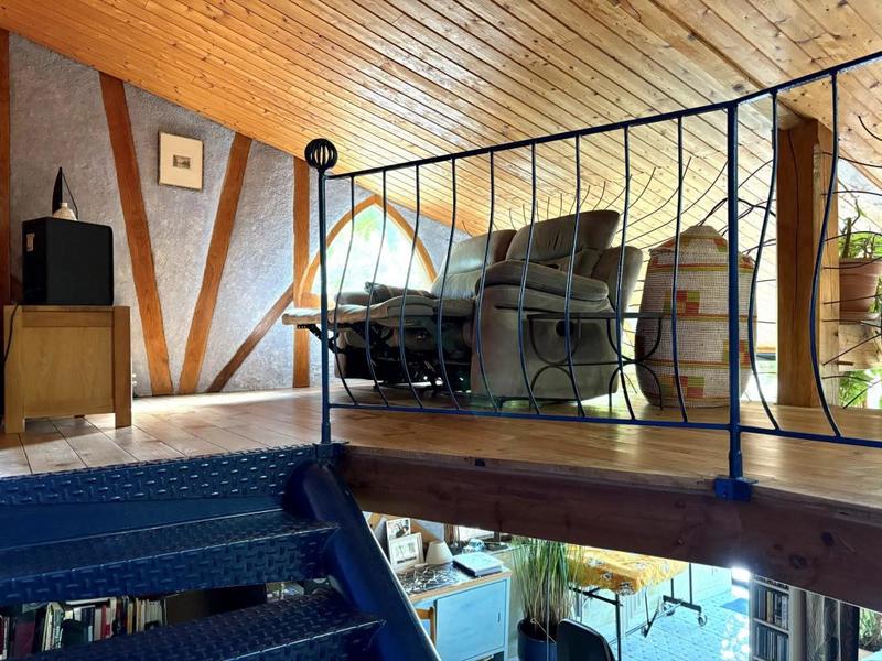 Propriété - 225 m² - 9 pièces