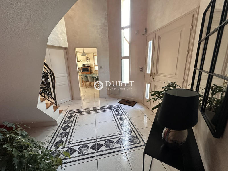 Maison traditionnelle - 221 m² - 7 pièces