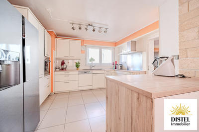 Maison - 241 m² - 8 pièces