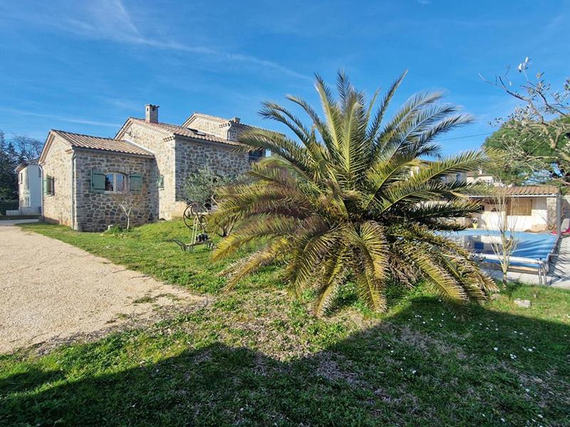 Maison traditionnelle - 190 m² - 9 pièces