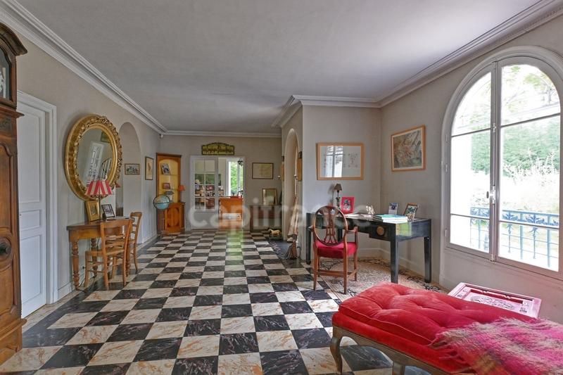 Propriété - 380 m² - 15 pièces