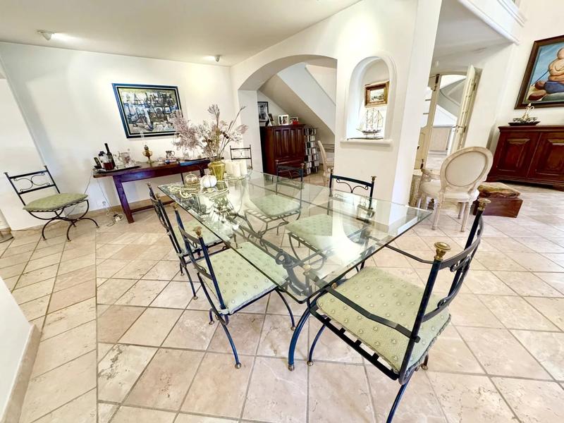 Villa - 280 m² - 5 pièces